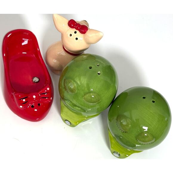 Lot 2 Attractives Magnetic Salt Pepper Shakers Chihuahua in Shoe - Peas in a Pod - Picture 8 of 11